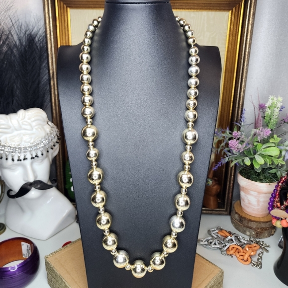 Jewelry - Vtg Graduated Gold Tone Bead Necklace